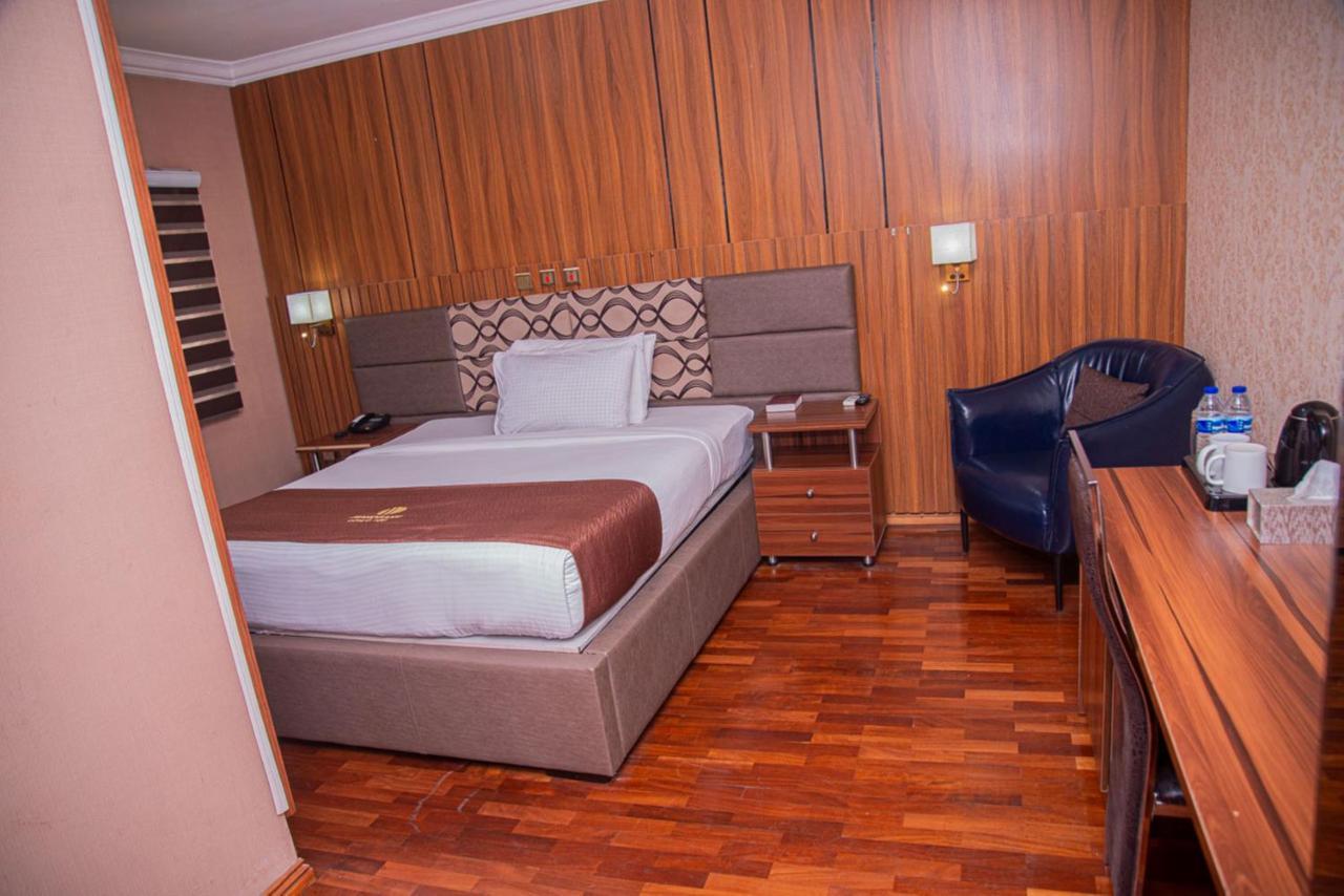 Mahogany Hotel And Suites Ибадан Экстерьер фото