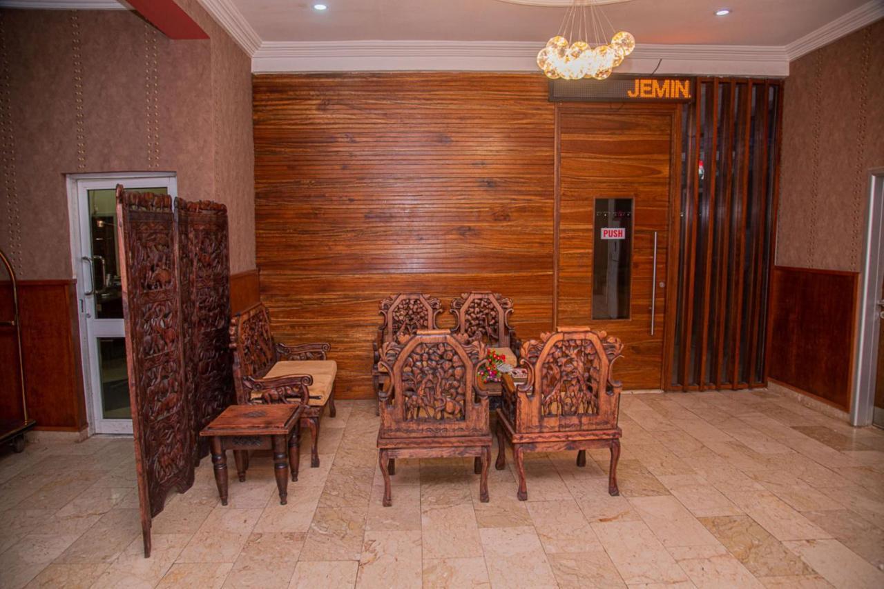 Mahogany Hotel And Suites Ибадан Экстерьер фото