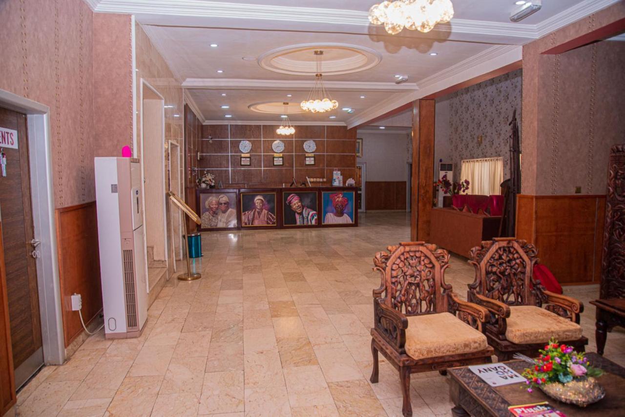 Mahogany Hotel And Suites Ибадан Экстерьер фото